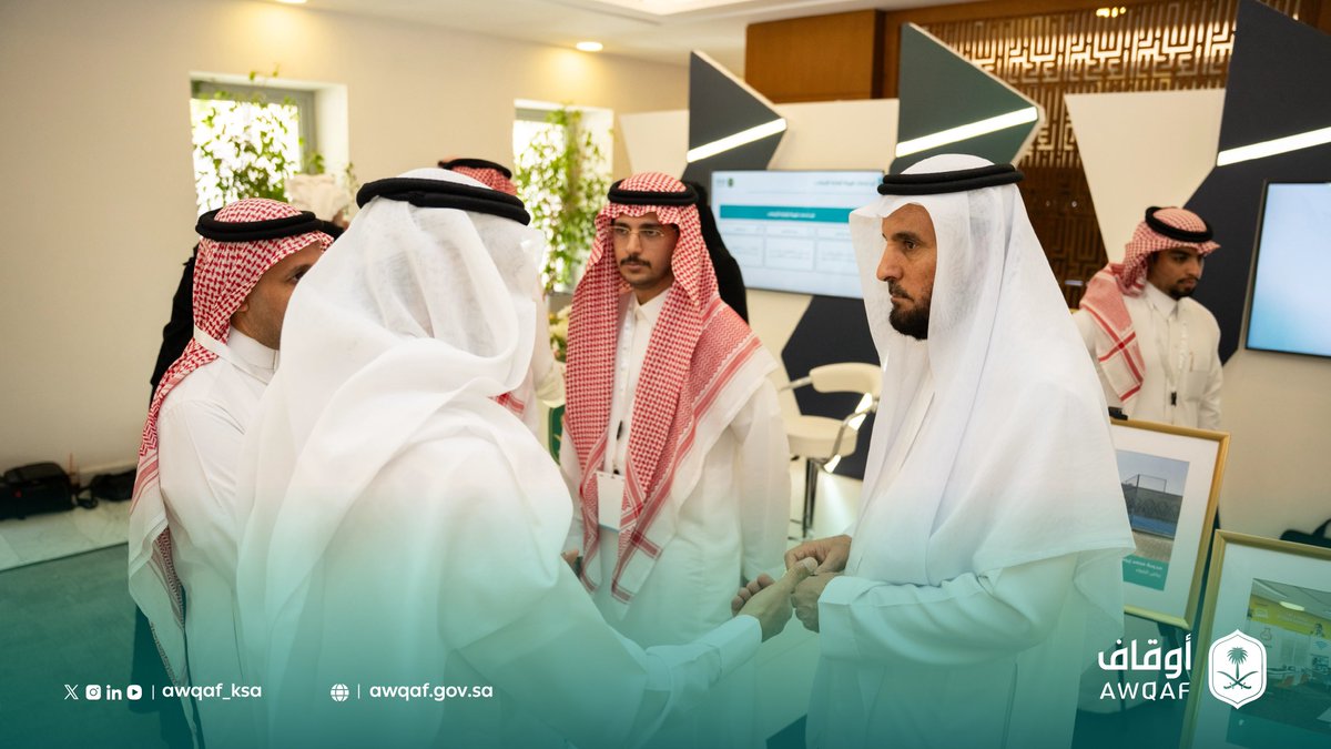 AWQAF_KSA's tweet image. تشارك #الهيئة_العامة_للأوقاف في ملتقى القطاع غير الربحي في التعليم والتدريب بجناح تعريفي يسلّط الضوء على خدماتها التنموية، وبرامج @AWQAFRIYADAH، ودور الأوقاف التعليمي وذلك عبر مركز الدعم، مع تقديم استشارات تطوعية تعزز الشراكات واستدامة الأثر الوقفي.
#التعليم_والتدريب_غير_الربحي