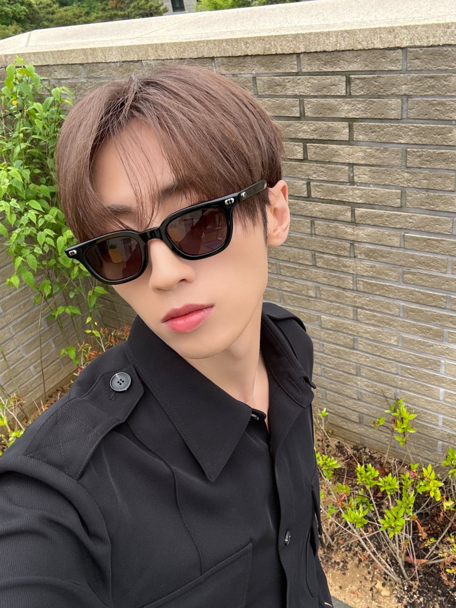 official__INI's tweet photo. [#許豊凡]

Pineappleくん…🍍
犯人を探せ！

#INI_THE_ORIGIN 
#INI_Pineapple_Juice
#INI #XUFENGFAN https://t.co/PyPULfQdZg
