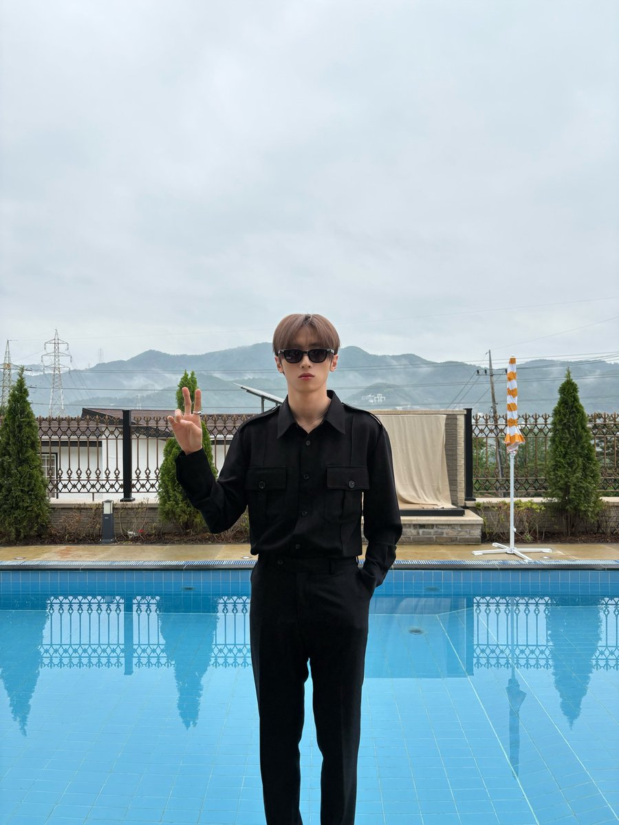 official__INI's tweet photo. [#許豊凡]

Pineappleくん…🍍
犯人を探せ！

#INI_THE_ORIGIN 
#INI_Pineapple_Juice
#INI #XUFENGFAN https://t.co/PyPULfQdZg