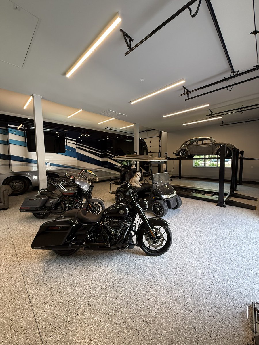 BubbaWallace's tweet image. I think @markmartin would approve of the new garage layout… more toys to come😉