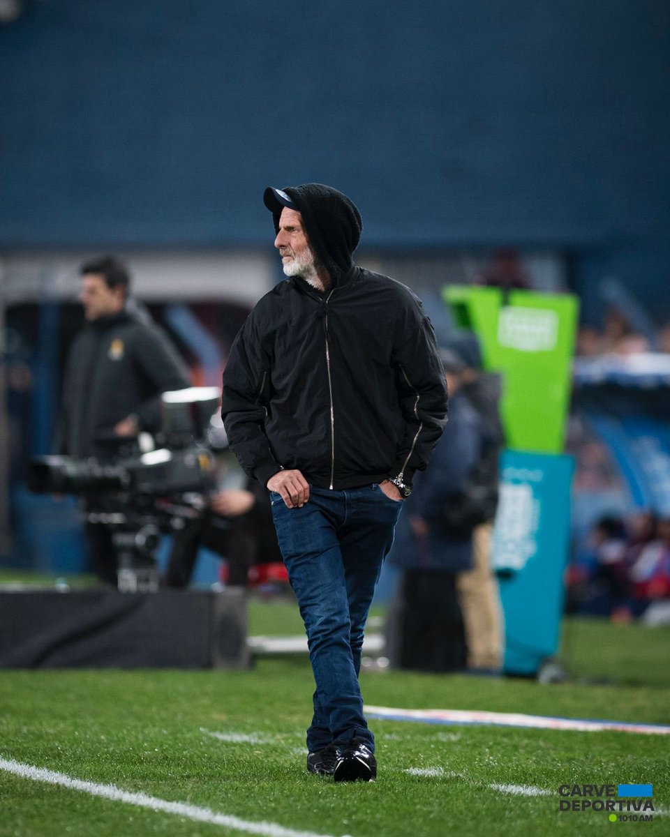 "Soy yo el que me tengo que adecuar al fútbol uruguayo, y no el fútbol uruguayo a mi y buscar cambiar situaciones". 

Diego Monarriz en #Minuto1 

💻 youtube.com/live/LjyW_DjTR…