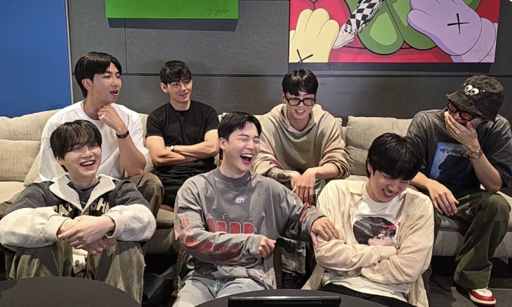 “şimdi BTS hayranı olmakla övünebilir ve bunu gururla söyleyebilirsiniz çünkü biz başardık.”