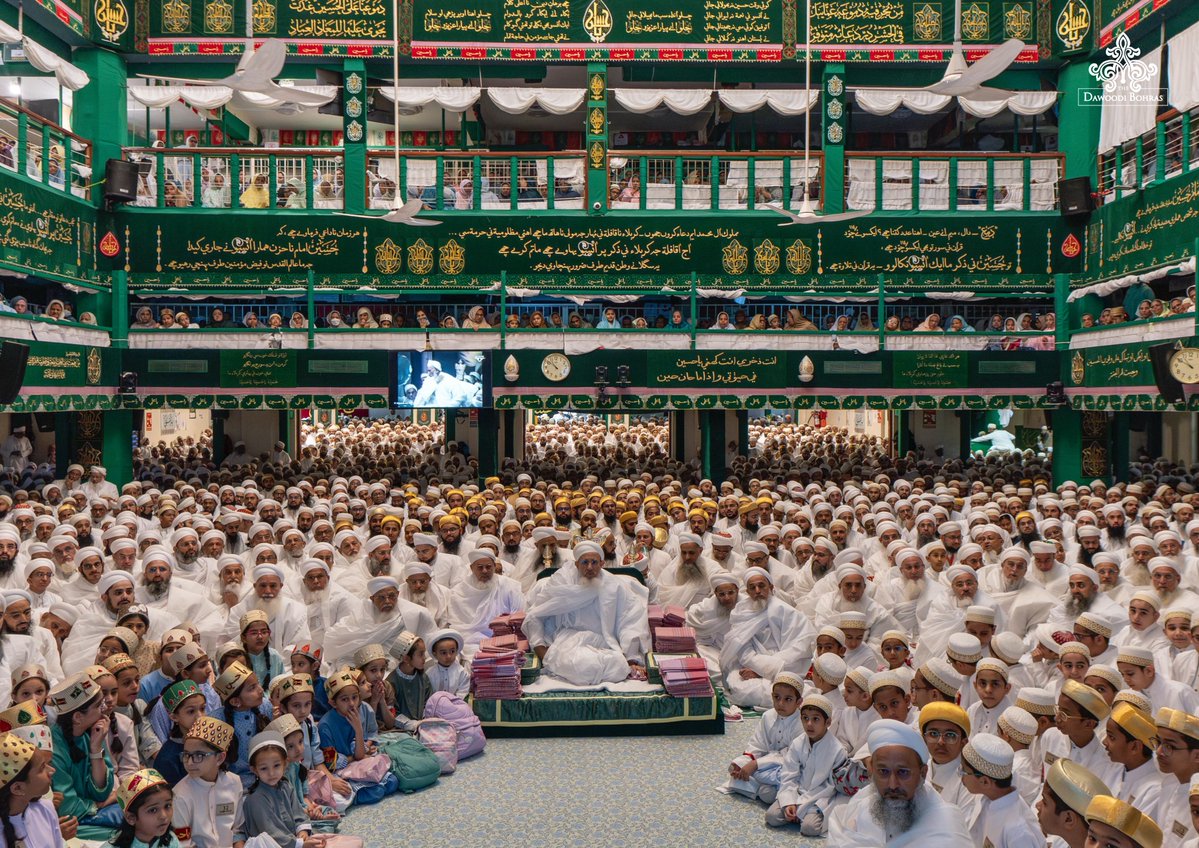 For the 5th sermon of #AsharaMubaraka, as per tradition, H.H. Syedna Mufaddal Saifuddin selected an archival recording from a sermon delivered by his respected father, Syedna Mohammed Burhanuddin, to view alongside with attendees as a means of paying tribute to the late Syedna.