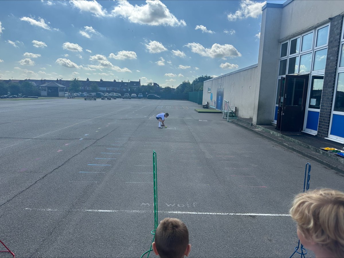 Class 4 have had an amazing start to Sports Week! They showed great energy and teamwork during the 'Tennis Ball Fetch! #SportsWeek2025 #RowenaGames