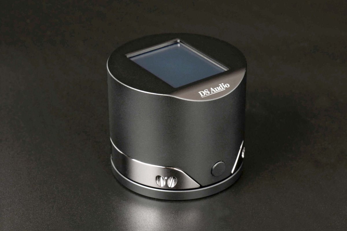 oku_papa's tweet image. DS Audio、より完成度を追求した偏心検出スタビライザー “ES-002シリーズ” 2モデルを発売。
「ES-002 Reference」が605,000円
「ES-002 Core」が385,000円
（税込）
phileweb.com/news/audio/202…
ds-audio.biz/products/1800/
シマムセンにて販売中です（お取り寄せ）
#audio #dsaudio #シマムセン #大阪日本橋