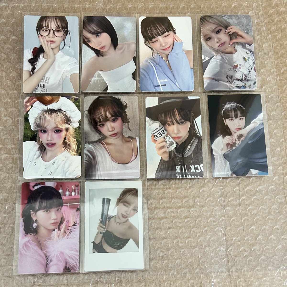 loco_0502's tweet photo. LE SSERAFIM ルセラ DIFFERENT トレカ 交換 メロクロ

譲　画像1〜7枚目
チェウォン サクラ ユンジン カズハ ウンチェ
未使用シリアル2枚

求　画像8枚目
チェウォン マイメロ クロミ ラキドロ

n:1可能です◎
郵送交換希望📮
お気軽にリプ・DMお願いいたします🙇‍♀️ https://t.co/CsYeuAvXpQ