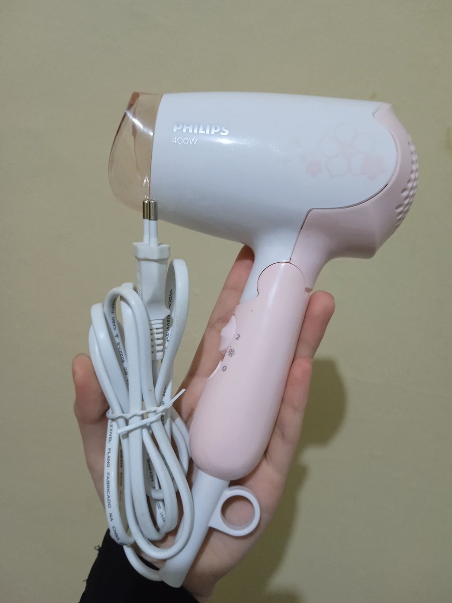 peonybou's tweet photo. Wts preloved hairdryer philips 99% kondisi aman sangat baik sale murce aja jarang bgttt dipake gusy 🙏🏻❤ https://t.co/bE0J1WADTG