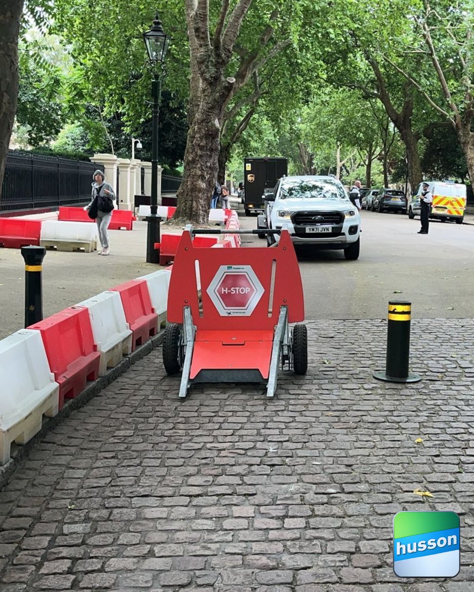 🛑 Pour que les fêtes soient réussies, la sécurité doit l’être aussi.

Le système H-Stop s’installe rapidement pour protéger les lieux festifs tout en respectant leur esthétique.

Visible quand il faut, discret quand c’est nécessaire.

#hstop #sécuritéévénementielle #été2025
