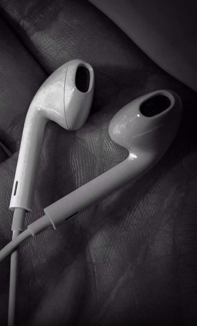AFO5l's tweet image. وتبقى بداخلي أجمل شي أحببببببه❤️