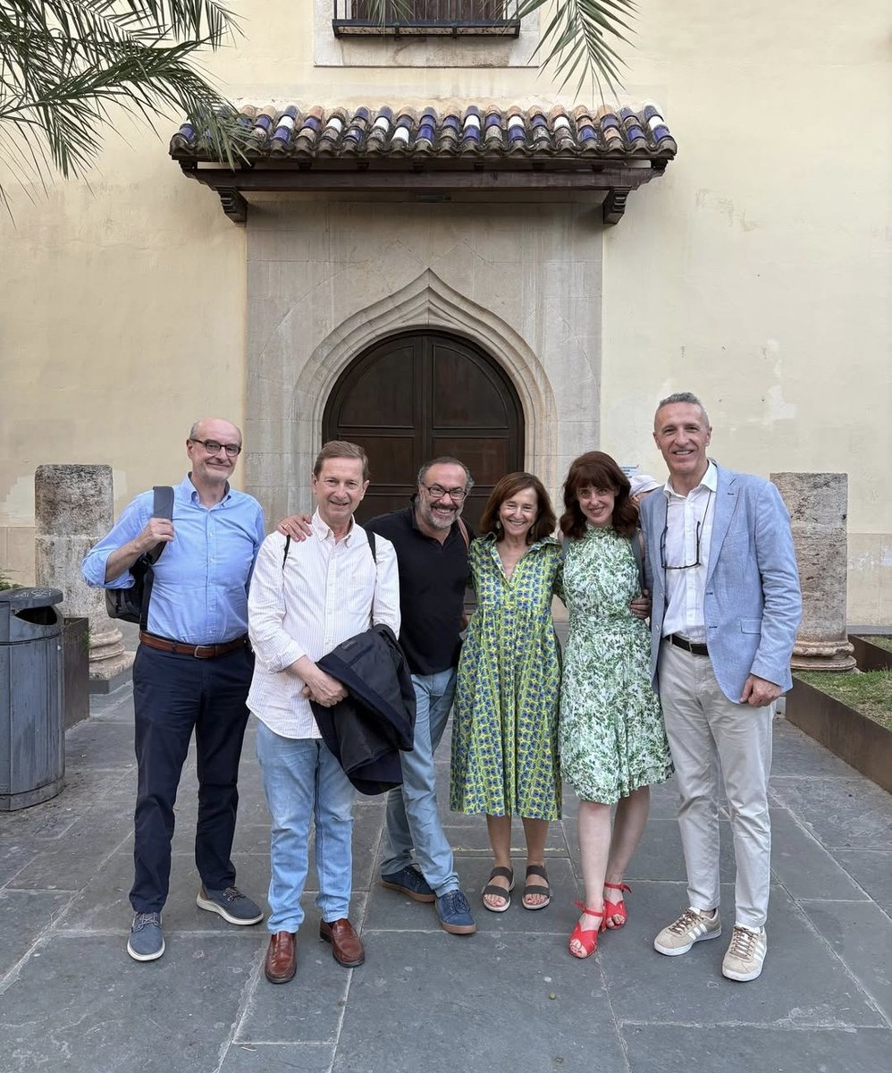 "La escritura nace para vencer el olvido” ✍️

Así lo asegura la escritora Irene Vallejo,  que inspira y comparte uno de los cursos de verano de UNED Valencia 

¡Larga vida a las bibliotecas y los libros! #SomosUNED 

uned.es/universidad/in…
