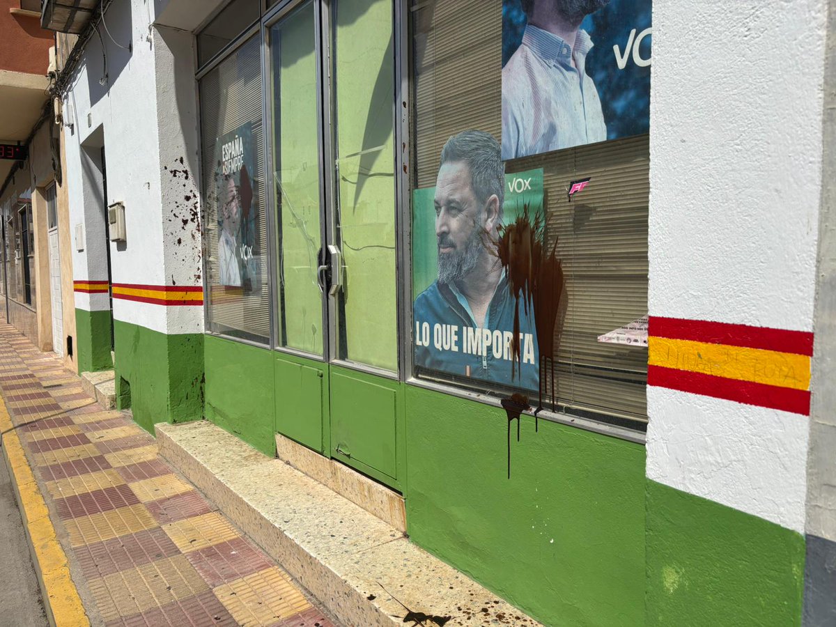Nuestra sede a vuelto a ser atacada por los que se hacen llamar demócratas o por los que entran a nuestro país sin llamar a la puerta , no nos van a amendrentar ni nos van a  asustar, "ladran luego cabalgamos" seguiremos trabajando por un pueblo y un país mejor para los nuestros.