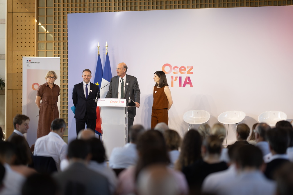 DGEntreprises's tweet image. #IA | 🚀 Osez l’IA : lancement du plan pour diffuser l’IA dans toutes les entreprises.
Pour gagner du temps sur les facturations, améliorer la relation client, optimiser la logistique ou encore accélérer l’innovation, l’IA représente une véritable opportunité pour toutes les…