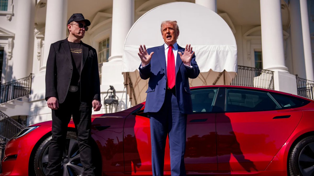 🚨 BREAKING: Trump contro le auto elettriche: "Non voglio un'auto che esplode!"
