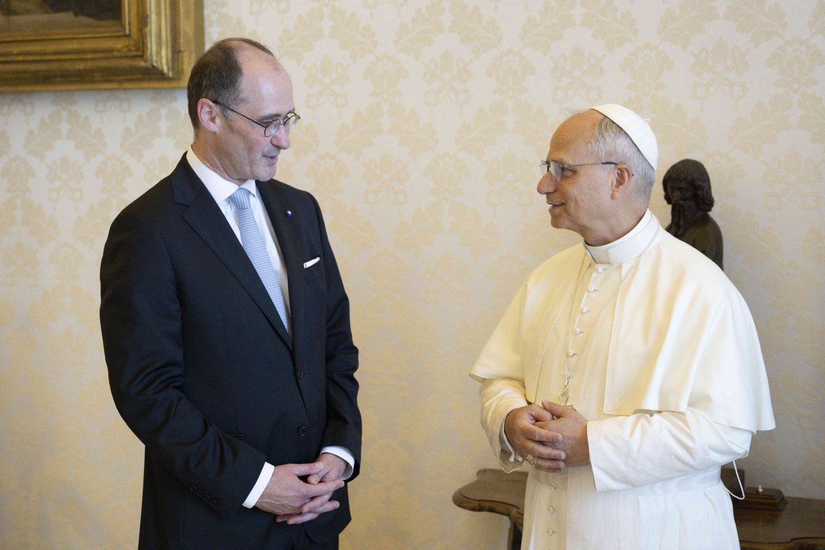 After four years as German Ambassador to the Holy See, time has come for me to leave this Mission and serve in a different position. Meeting the Holy Father one last time before leaving has been a great honour. 
Arrivederci, Santa Sede!