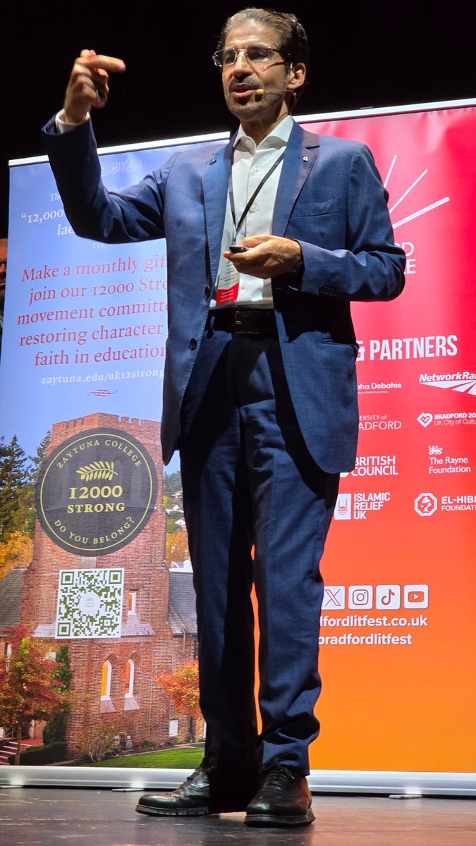 Anaserafi's tweet photo. ضمن فعاليات مهرجان برادفورد الثقافي Bradford UK City of Culture 2025
تشرفت بحضور  المحاضرة القيمة والممتعة لسعادة د. عبدالله القاضي @abdullah_alkadi بعنوان #القصواء حكاية وفاء والمعرض المصاحب وهي جهوده متوالية متفردة وغير مسبوقة للعناية بمعالم السيرة النبوية وأحداثها والتعريف بها https://t.co/WdqotWh4HH