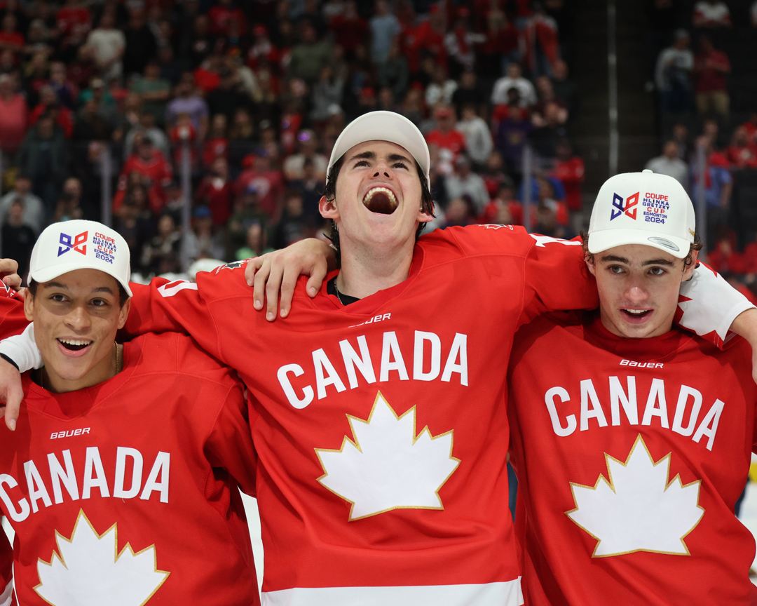 HockeyCanada's tweet image. Proud to represent The True North strong and free. Happy #CanadaDay! 🇨🇦
Que de fierté pour la terre de nos aïeux. Bonne #FêteDuCanada! 🇨🇦