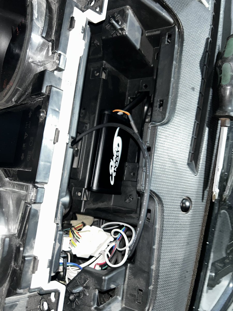 darpalkun's tweet image. 取付け完了
スイッチはバッチリ変更済み
#ショウワガレージ
#VSCC