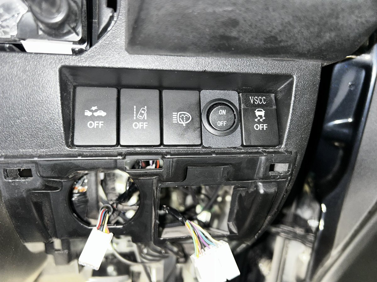 darpalkun's tweet image. 取付け完了
スイッチはバッチリ変更済み
#ショウワガレージ
#VSCC