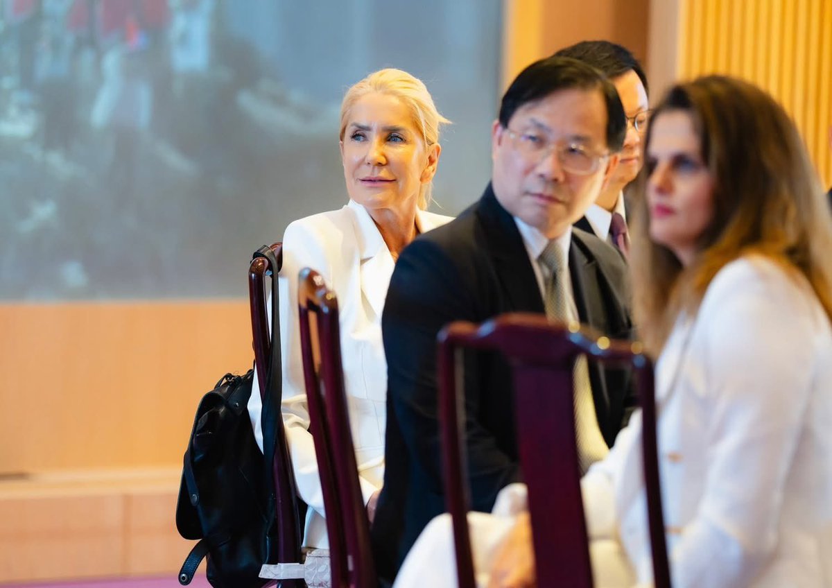 林佳龍 Lin Chia-lung (@chia_lung) on Twitter photo Delighted to welcome <a href="/horbatowskipo/">Łukasz Horbatowski - Poseł Zagłębia Miedziowego</a> and fellow Polish MPs Marek Chmielewski & Iwona Krawczyk to Taiwan. We had productive talks on trade, education & semiconductors. I also shared sweet news—Polish blueberries are coming to Taiwan, symbolizing our growing and fruitful Delighted to welcome <a href="/horbatowskipo/">Łukasz Horbatowski - Poseł Zagłębia Miedziowego</a> and fellow Polish MPs Marek Chmielewski & Iwona Krawczyk to Taiwan. We had productive talks on trade, education & semiconductors. I also shared sweet news—Polish blueberries are coming to Taiwan, symbolizing our growing and fruitful