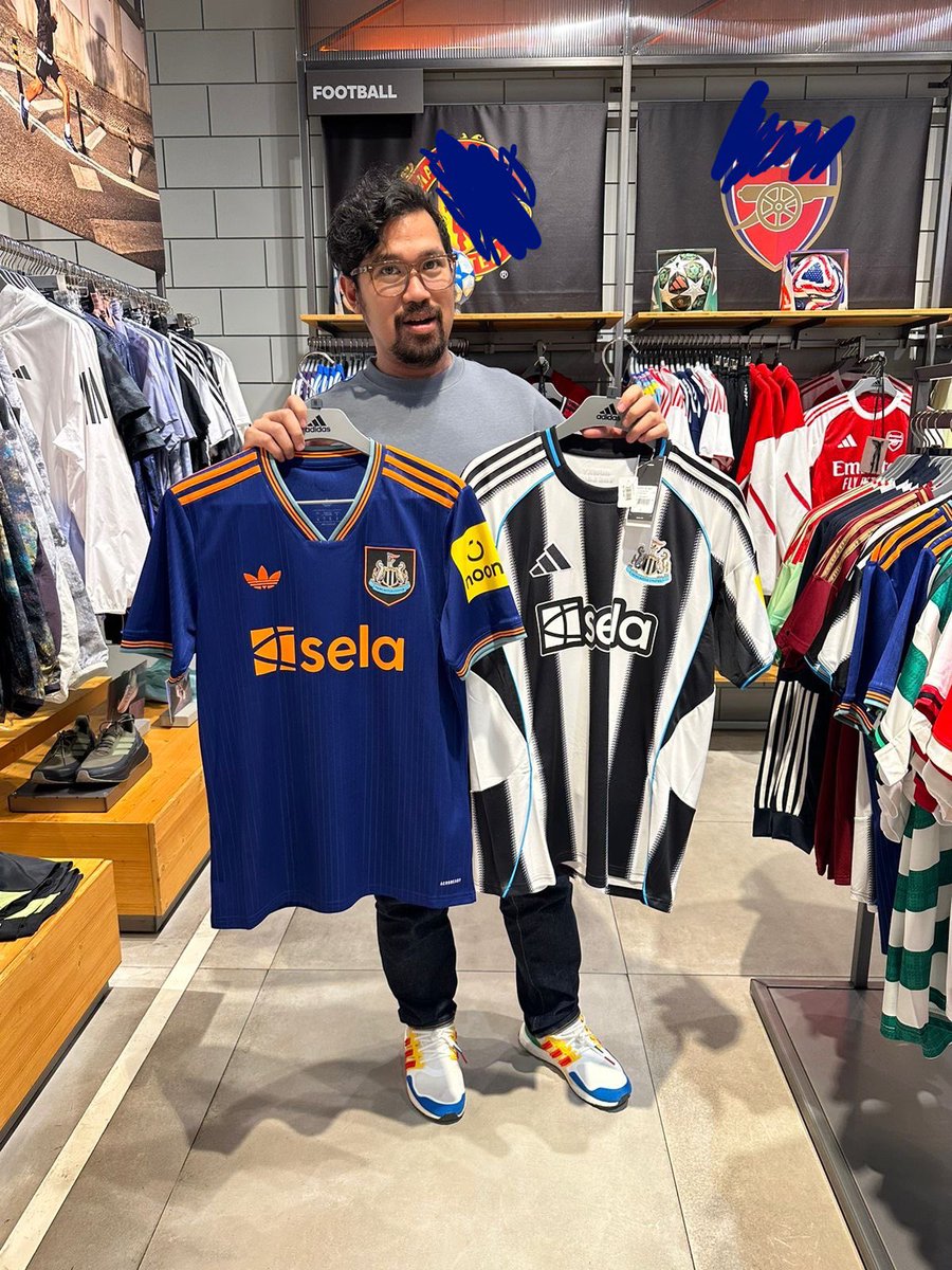 langsung sikat lagi! di adidas pim udah ready

🖤🤍💙🧡