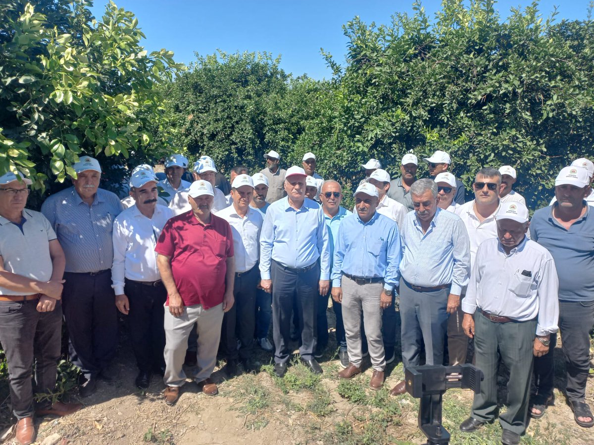 Adana Yüreğir’de dondan etkilenen turunçgil bahçelerinde incelemelerde bulunduk. Üreticilerimizin yaşadığı zararları yerinde gördük, taleplerini dinledik. Çiftçimizin yanında olmaya, sesini duyurmaya devam edeceğiz.