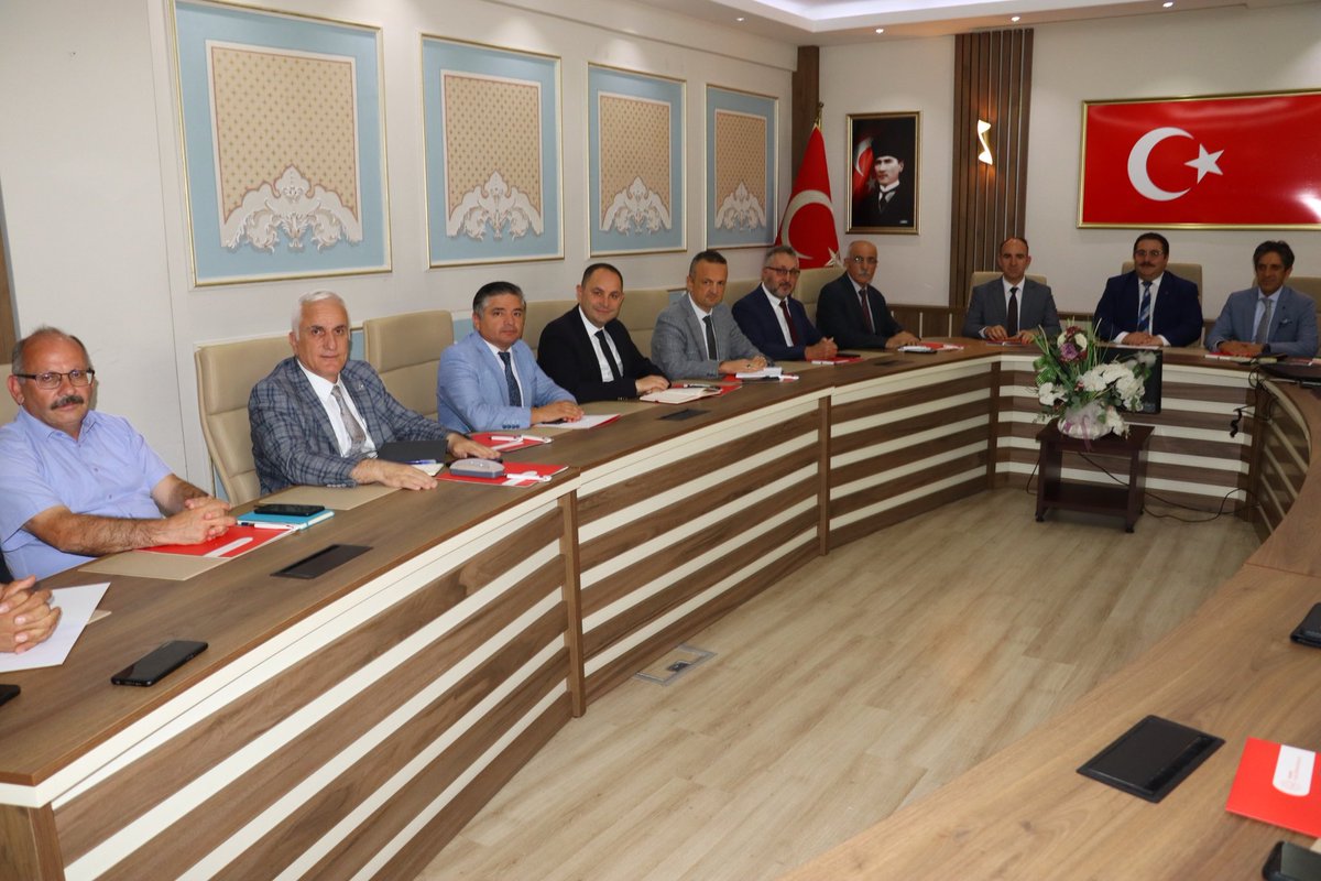 İl Millî Eğitim Müdürümüz Coşkun Bakırtaş başkanlığında, ilçe müdürlerinin  katılımıyla yıl sonu iş ve işlemleri ile eğitim öğretim süreç değerlendirme toplantısı gerçekleştirildi.

<a href="/tcmeb/">Millî Eğitim Bakanlığı</a>
<a href="/Yusuf__Tekin/">Yusuf Tekin</a>
<a href="/dogan_rahmi/">Rahmi Doğan</a>