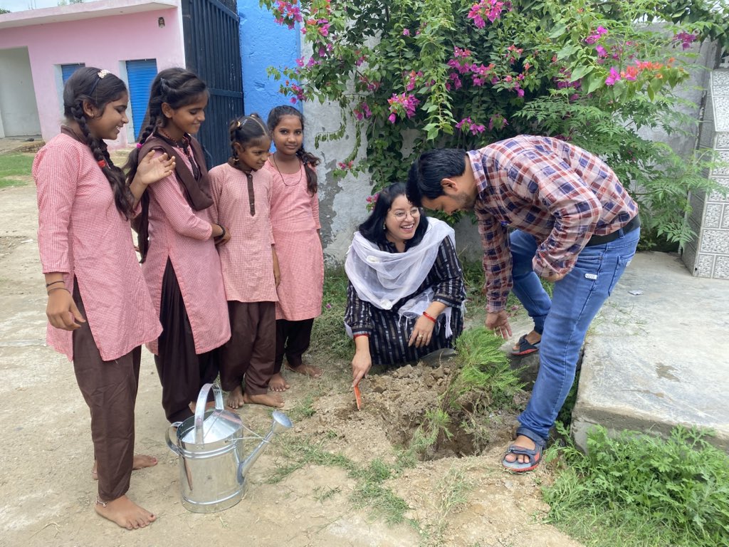 🌳 #प्रकृति_मित्र 🌳
Name -Amita Trivedi 
Address- PM SHRI CUPS TANDA
<a href="/shikshansamvad/">मिशन शिक्षण संवाद @shikshansamvad</a>  <a href="/teachersclubup/">teachers club</a> <a href="/UNEP/">UN Environment Programme</a> @eriksolheim <a href="/myogiadityanath/">Yogi Adityanath</a> <a href="/narendramodi/">Narendra Modi</a> <a href="/DEFCCOfficial/">Department of Environment, Forest & Climate Change</a> <a href="/basicshiksha_up/">Department Of Basic Education Uttar Pradesh</a> <a href="/Rupendersingh02/">Rupender Singh MSS</a>
साभार- टीम प्रकृति मित्र 
मिशन शिक्षण संवाद
#EkPedMaaKeNaam