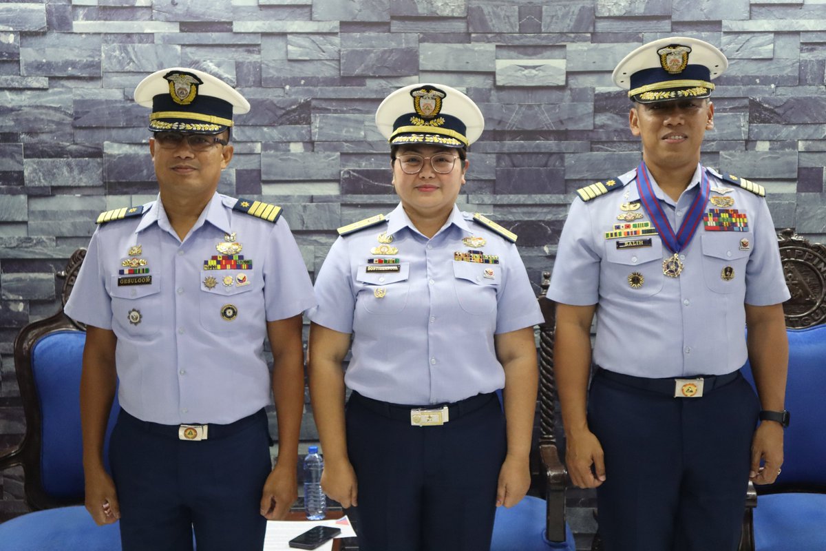 𝐋𝐎𝐎𝐊: The DCS for Maritime Security Law Enforcement, CG-14, Captain Havelino Salih PCG, relinquished his duties and responsibilities to Captain Jane Gesulgon PCG at National Headquarters, Port Area, Manila today, 01 July 2025.

✍️tinyurl.com/363bw6ef

###