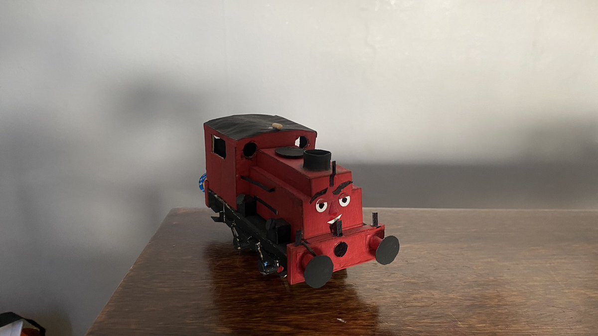 CentralAboy's tweet image. “Scruff’s Scruncher has Scrunched!”
After a whole year of being faceless engines I’m glad to officially show you all my take on Scruff (and Whiff too bcs he gained a face alongside him).