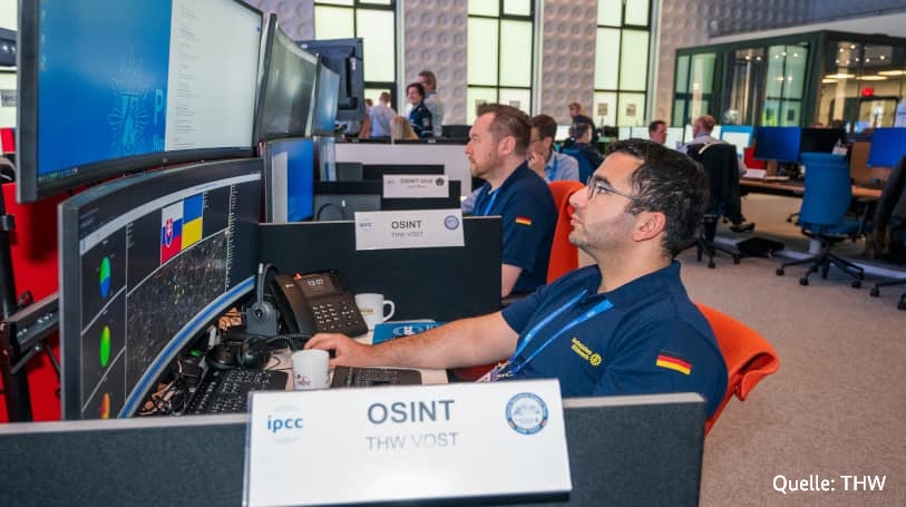 #DigitalesEhrenamt im Einsatz: Das Virtual Operations Support Team (#VOST) des #THW unterstützt Krisenstäbe mit Lagebildern, Karten und Analysen – schnell, flexibel und ortsunabhängig. So geht moderner #Bevölkerungsschutz. 👉 Mehr dazu: mit-dir-fuer-uns-alle.de/flexibel-digit…