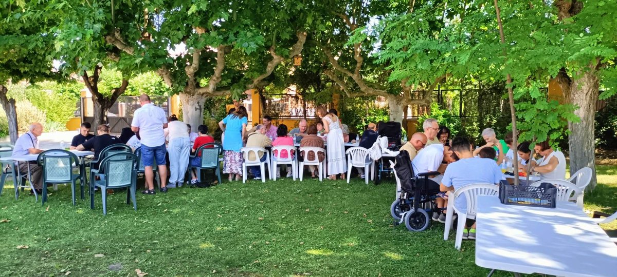 Asprona | Fundación PERSONAS Valladolid (@asprona_vall) on Twitter photo La semana pasada en el centro Viana de <a href="/FPersonas/">Fundación Personas</a> #Valladolid celebramos el encuentro lúdico veraniego con las familias del centro.
Estos encuentros son una oportunidad para compartir historias, mejorar la comunicación y ayudar a crear una red de apoyo mutuo entre los familiares La semana pasada en el centro Viana de <a href="/FPersonas/">Fundación Personas</a> #Valladolid celebramos el encuentro lúdico veraniego con las familias del centro.
Estos encuentros son una oportunidad para compartir historias, mejorar la comunicación y ayudar a crear una red de apoyo mutuo entre los familiares