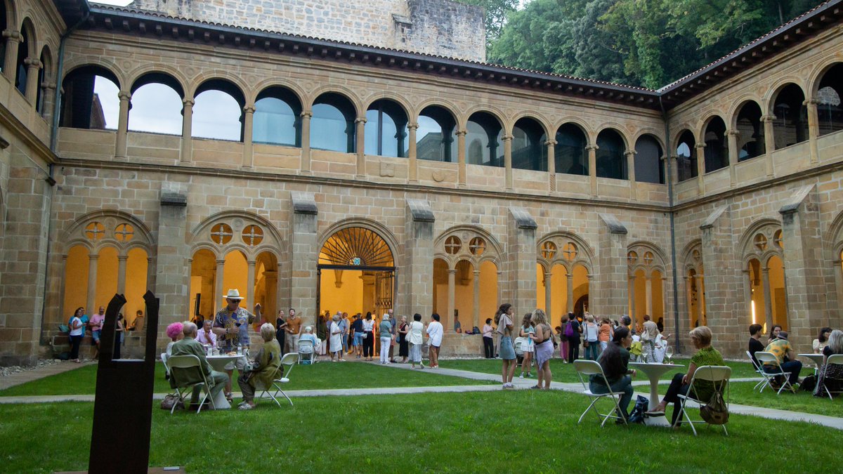 santelmomuseoa's tweet image. 🖍 ¿Aún no has reservado la fecha?
🌘 ¡Ya viene San Telmo Gaua! 🌞 La noche más especial del verano en el museo
📆 19 de julio, 20:30-24:00
✨ Estarán abiertos el claustro, la iglesia, "Vistiendo un jardín"+ la instalación vinculada a la exposición que ha creado el artista…