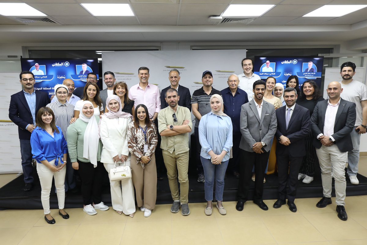 كيف يوازن إعلام الدولة بين التمويل الحكومي واستقلالية الخطاب؟
نقاش قري في #الملتقى_الإعلامي تناول تجربة #قناة_المملكة كنموذج، بمشاركة مديرها العام جعفر الزعبي، وأدار الحوار د. بركات الزيود.
النقاش تطرّق إلى التحديات التحريرية، العلاقة مع الجمهور، وهوية الخطاب الإعلامي.