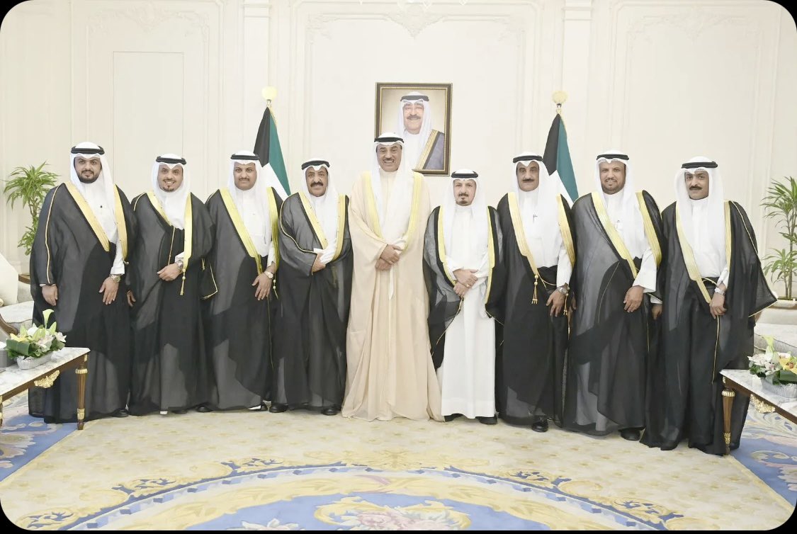 #سمو_الأمير
#سمو_ولي_العهد
#الشيخ_مشعل_الأحمد
#عائلة_الشريكه
لم تكن مقابله بقدر ماكانت لقاء الوالد لأبناءه
حفظكم الله ورعاكم وسدد على درب الخير خطاكم