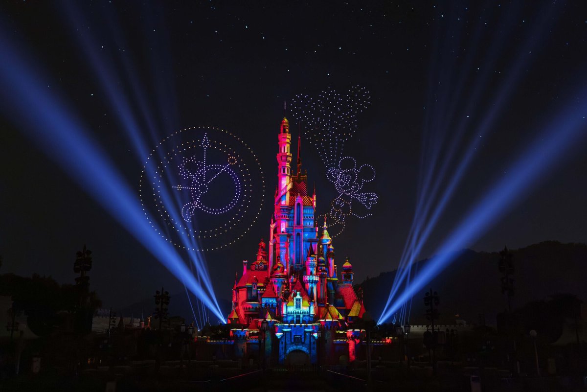 CyberbbLawrence's tweet photo. Official picture of “Momentous: Party in the Night Sky” at Hong Kong Disneyland https://t.co/VSoHZEa4ez