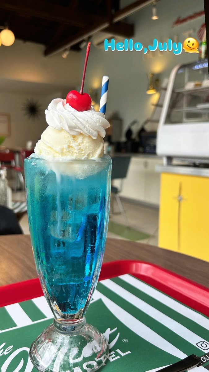 #7月

こんな色した海に行きた〜い！🏖️