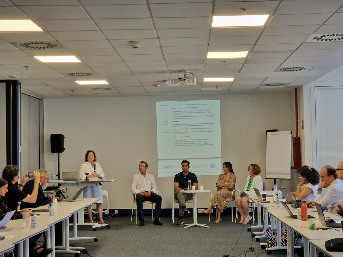 brta_eus's tweet image. 📍@gmanterolaa ha participado en la mesa redonda "Visión del sector privado y del sistema de I+D vasco para la seguridad", en el Encuentro de actores vascos alrededor del Clúster 3, Seguridad Civil, coorganizado por @CDTI_innovacion con el apoyo de PESI y @tecnalia.