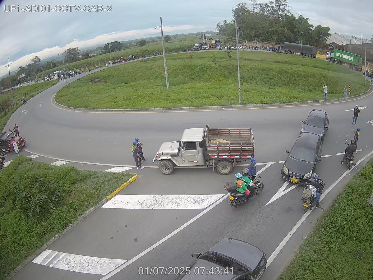 #TeInformamos | 📣
Estado de la vía Pacífico Tres 
Martes 1 de julio de 2025 

A esta hora se presenta #cierre total de la vía en la Intersección Virginia, sector del Ingenio Risaralda (PR 142+200), debido a manifestación por parte de la comunidad, en hechos ajenos a nuestro