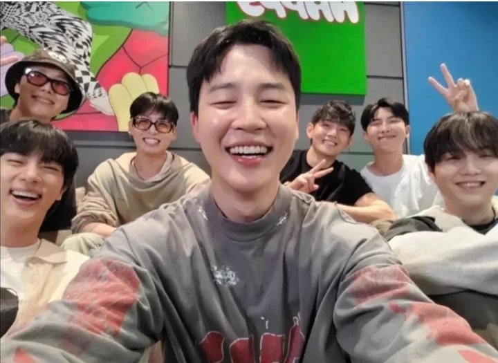 3EsRaASoSo's tweet image. Finally 🎊✨🎉🥳💃🔥
First live after 3 years 💃💃💃
I'm so happy right now 🥵🥰💜