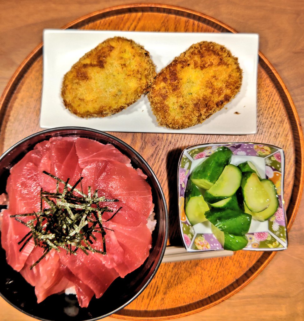 火曜日お疲れ様です！
今日から2025年後半スタート✨
良いことも良くないこともあるけど悔いることなく過ごしましょう😊
お手製かぼちゃコロッケおいしかったー😆🧡