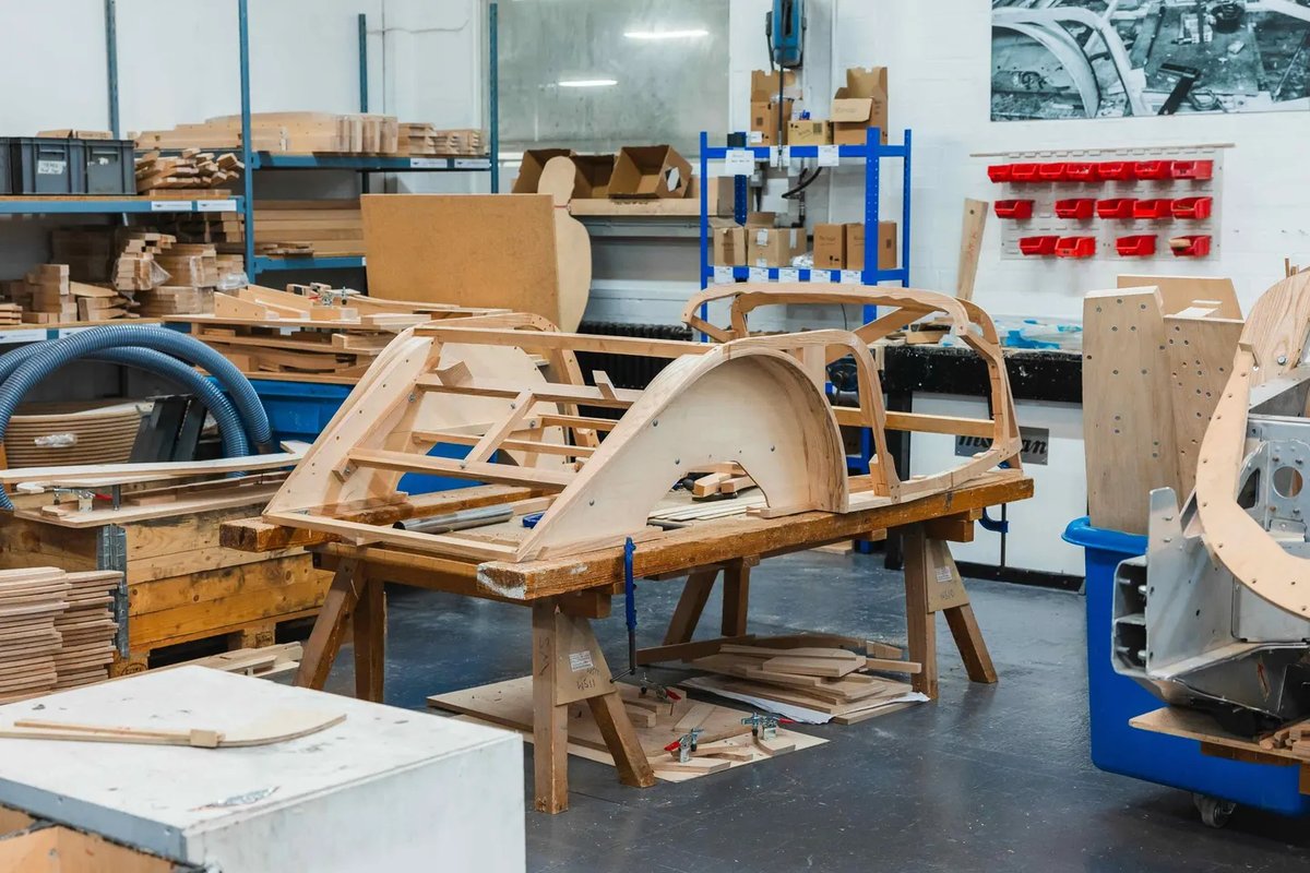 Scopriamo l’interno della fabbrica Morgan e perché la produzione su misura è così fiorente 🚗🔧
.
© Articolo pubblicato da - <a href="/Forbes/">Forbes</a> 
.
📄Leggi l’articolo completo su:  forbes.com/sites/trinityf…
.
romeoferraris.com
.
#romeoferraris  #morganmotor #forbes #forbesmorgan