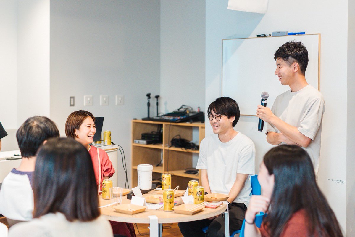 想いがこもった
POOLOの本ができました📘

そこで出版記念パーティーを開催🎉
POOLOメンバー中心に集まり、POOLOの未来や探求テーマの話をしたり。美味しい料理を楽しんだり🥘

豊かなひとときを共有しました🌿