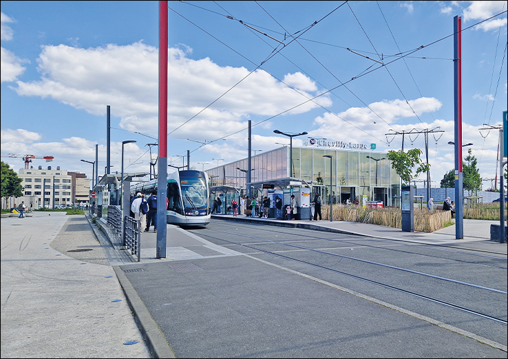 [#Àlire] Grand-Orly Seine Bièvre : des transformations majeures à l’horizon 2031.
En 2012, 52 % des habitants étaient desservis par les transports en commun ; ils seront 68 % en 2031.
L’#apur analyse ces évolutions et leurs enjeux.👇
🔗apur.org/fr/mobilites-e…