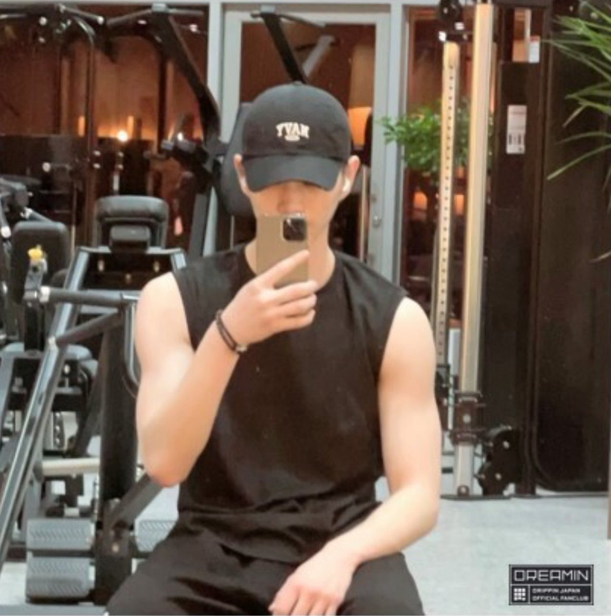 DRIPPIN 🇯🇵 FC - #주창욱 

「Changuk Diary」

Hello DREAMIN. Looking at the photos, it seems all of them are from different days but, I wanted to connect them like same day, like a diary? so I’m going to write one text with one photo!

I went out in the morning, after talking a