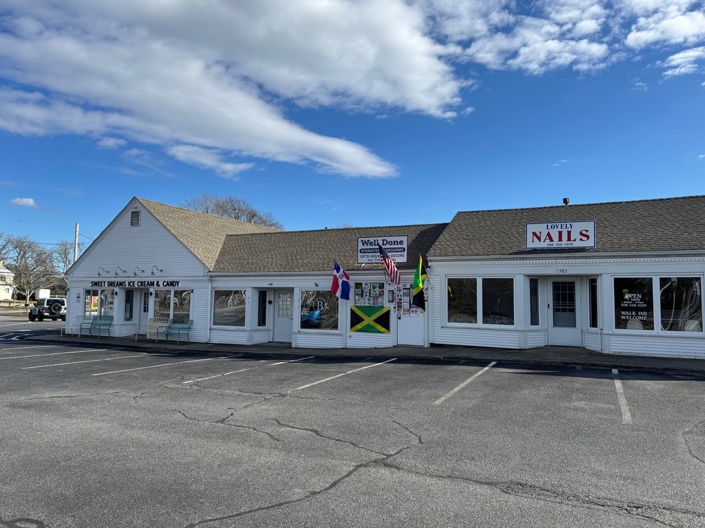 ComRealtyNet's tweet image. 🌟 Now Leasing in Iconic Shop Ahoy Plaza! 🌟

±900 SF of prime retail space
🚗 Great Route 28 visibility
🪧 Excellent signage opportunity
💲 $1,800/month + utilities &amp;amp; shared expenses
📍 1589 Main Street – Between the rotaries in West Chatham!

#ChathamMA #RetailForLease