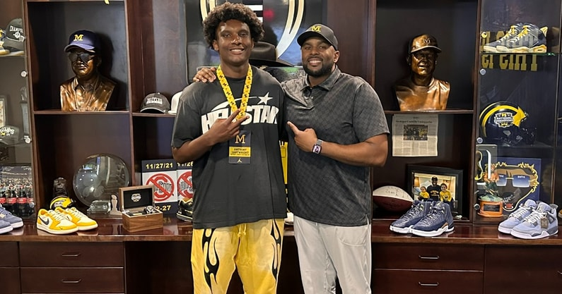 Ethan McDowell (@ethanmmcdowell) on Twitter photo On300 TE Anthony Cartwright III visited Michigan during an OV weekend, giving his 10th trip to campus a unique feel.
He's continuing to bond with <a href="/Coach_Casula/">Steve Casula</a>.
“I feel like coach Casula is one of the best tight end coaches in the game"
More here: on3.com/teams/michigan… On300 TE Anthony Cartwright III visited Michigan during an OV weekend, giving his 10th trip to campus a unique feel.
He's continuing to bond with <a href="/Coach_Casula/">Steve Casula</a>.
“I feel like coach Casula is one of the best tight end coaches in the game"
More here: on3.com/teams/michigan…