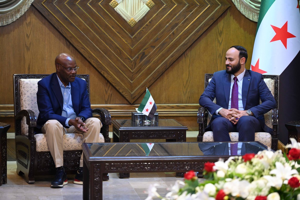 UNinSyria's tweet image. 📢بيان صحفي - دعا وفد من الأمم المتحدة برئاسة المنسق المقيم ومنسق الشؤون الإنسانية في سوريا آدم عبد المولى إلى زيادة الاستثمار في سوريا لتلبية الاحتياجات الهائلة للأطفال والأسر وذلك بعد زيارة استغرقت يومين إلى محافظتي إدلب وحلب.

البيان كامل: shorturl.at/k5Fhj