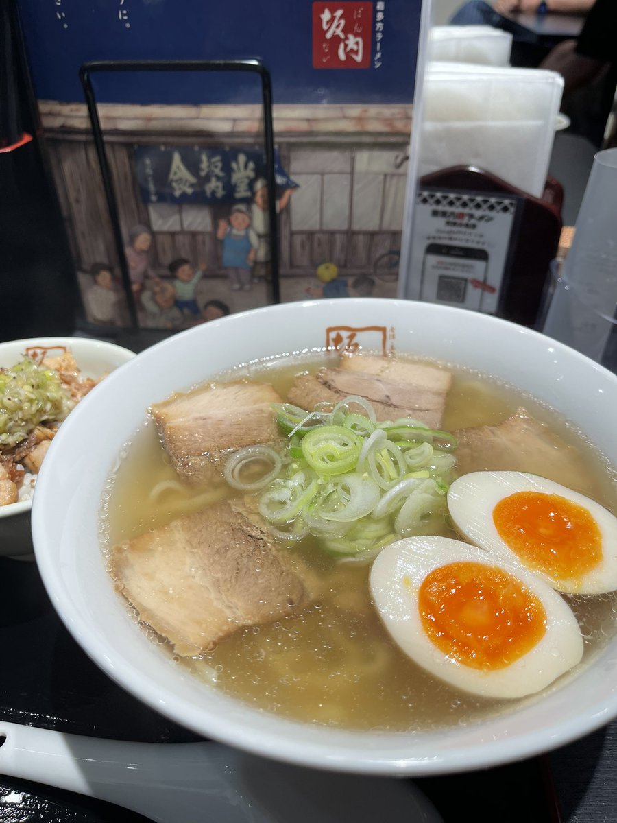 helixexperience's tweet photo. 個人の好みですが夏は塩ラーメン寄りになります。＃坂内天神 https://t.co/8sWkhKdYPt