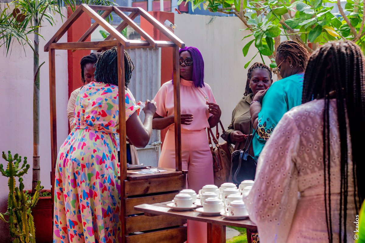 Un immense merci à JSK pour le branding et la communication, à Degnon Group pour le soutien, à Bisikuiti, By mau et O'fonio pour l'originalité des biscuits, à Win pour le miel, à La Maison du Thé pour ses saveurs exquises
#CaféFemmesDAfrique #InspirerLesFemmes #ConnecterLesFemmes