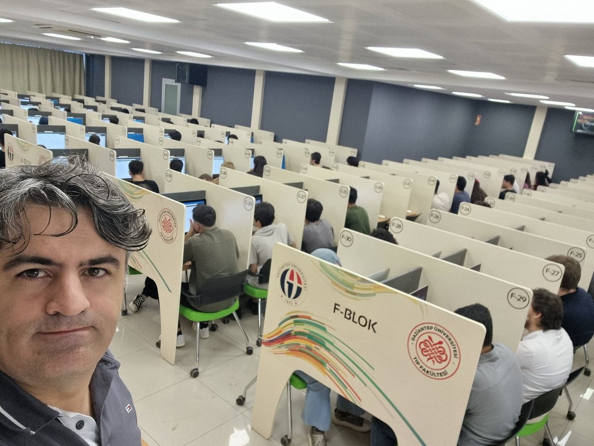 Tıpçıların teorik sınavları nasıl oluyor diye soranlara bu fotoğrafı gösterebilirsiniz 😉
#gaun #gauntıp #anatomi #anatomy